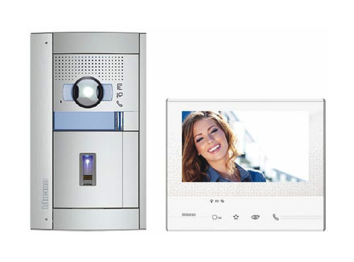 Bticino Türsprechanlage Video-Set SFERA Flex’ONE inkl. Ekey Hausstation CLASSE 300 X13E